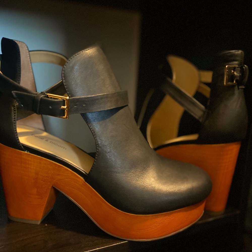Black wooden heeled shoes with ankle strap